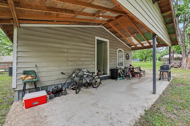 205 S Main Street, Bonham, TX 75418