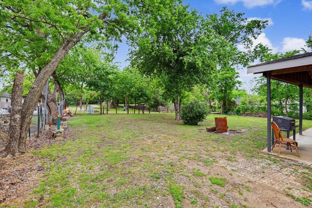 205 S Main Street, Bonham, TX 75418