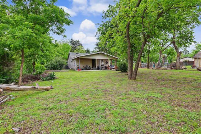 205 S Main Street, Bonham, TX 75418