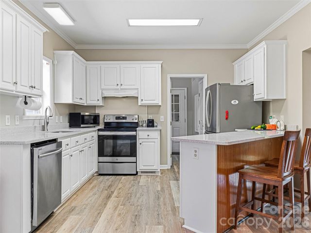 1082 S Main Street, Mars Hill, NC 28754