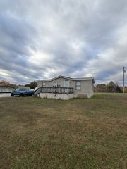 106 Mutt Rd, White Bluff, TN 37187
