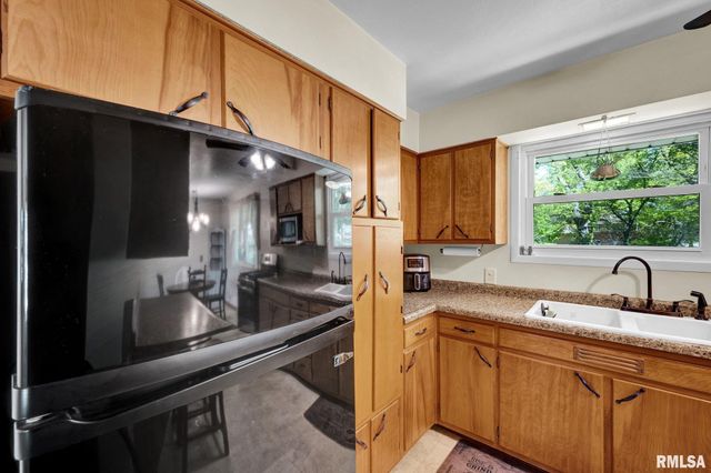 11 WAIBEL Road, Bartonville, IL 61607