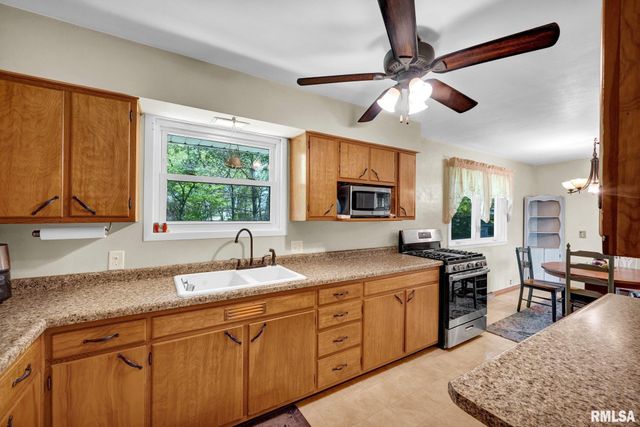 11 WAIBEL Road, Bartonville, IL 61607