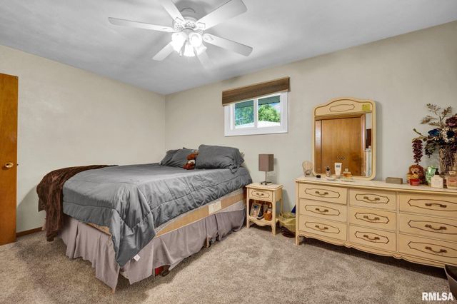 11 WAIBEL Road, Bartonville, IL 61607