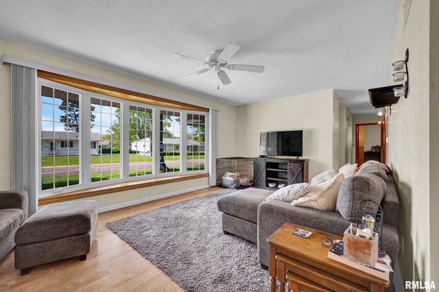 11 WAIBEL Road, Bartonville, IL 61607