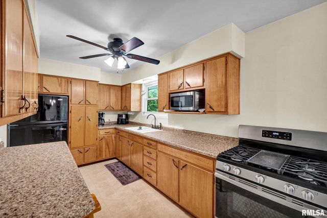 11 WAIBEL Road, Bartonville, IL 61607