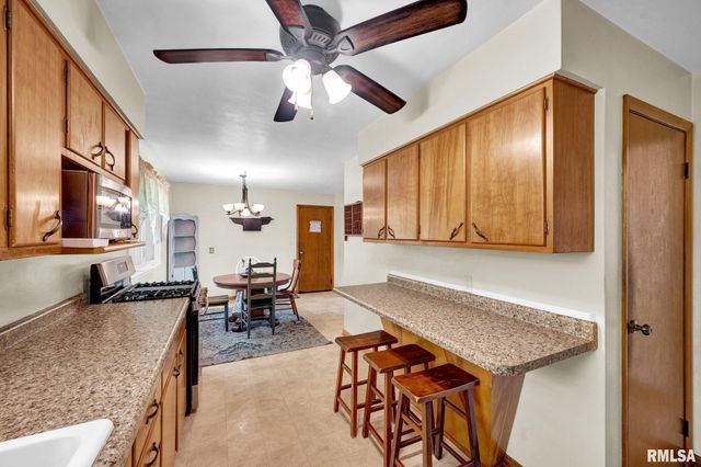 11 WAIBEL Road, Bartonville, IL 61607