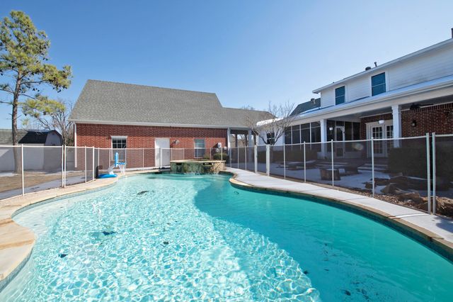 405 Chippendale Drive, Heath, TX 75032