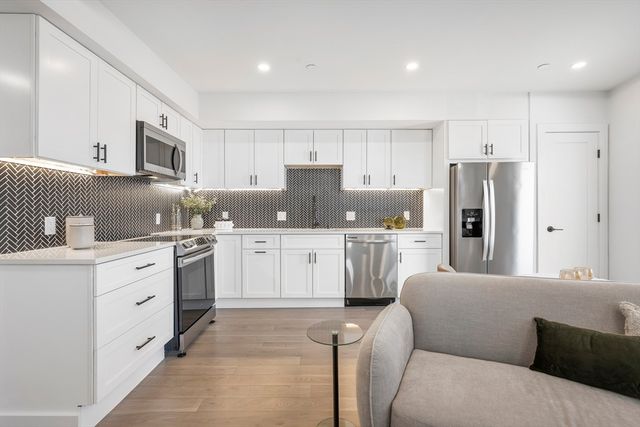 7 Wordsworth 1, Boston, MA 02128