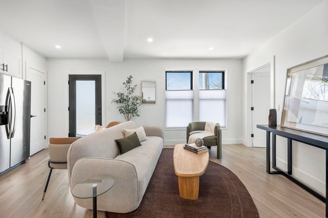 7 Wordsworth 1, Boston, MA 02128