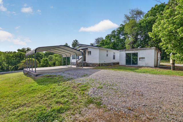 716 Canaan Rd, Columbia, TN 38401