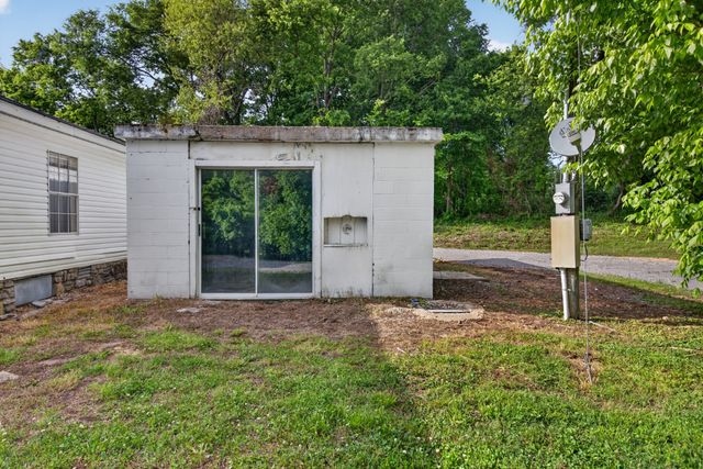 716 Canaan Rd, Columbia, TN 38401