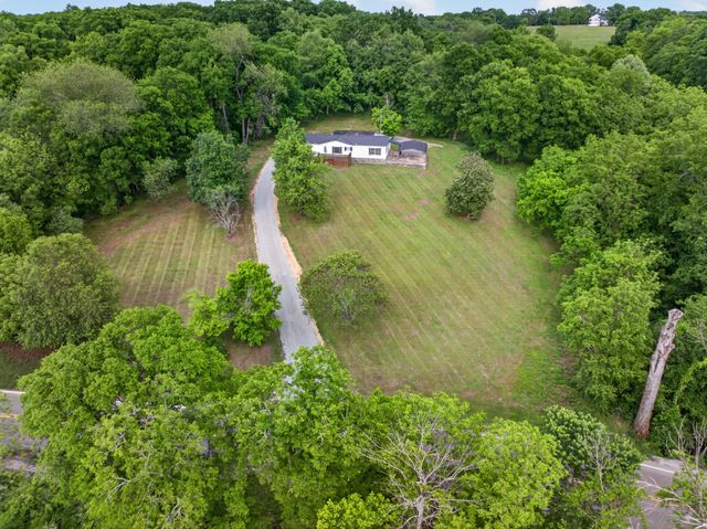 716 Canaan Rd, Columbia, TN 38401