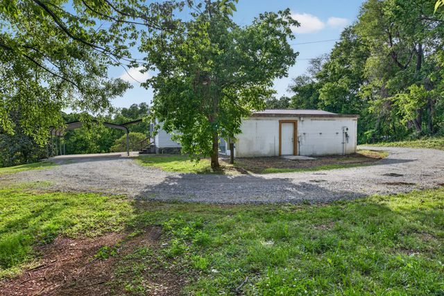 716 Canaan Rd, Columbia, TN 38401