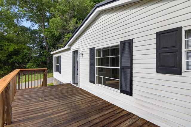 716 Canaan Rd, Columbia, TN 38401