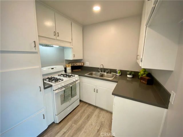 919 E Acacia Avenue E, Glendale, CA 91205