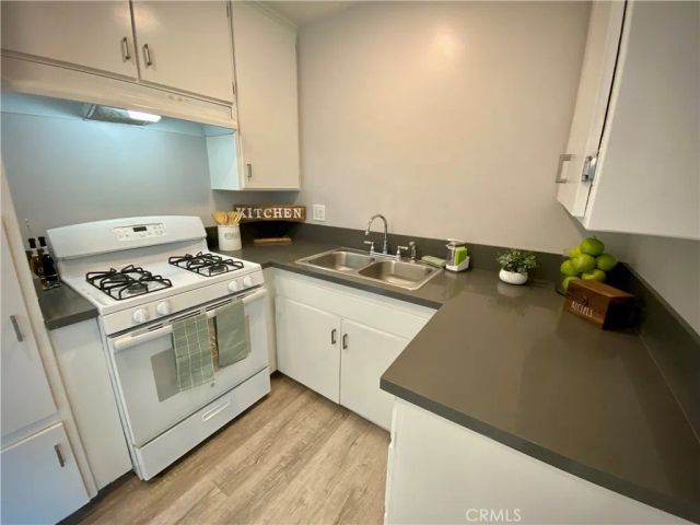 919 E Acacia Avenue E, Glendale, CA 91205