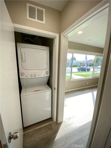 919 E Acacia Avenue E, Glendale, CA 91205