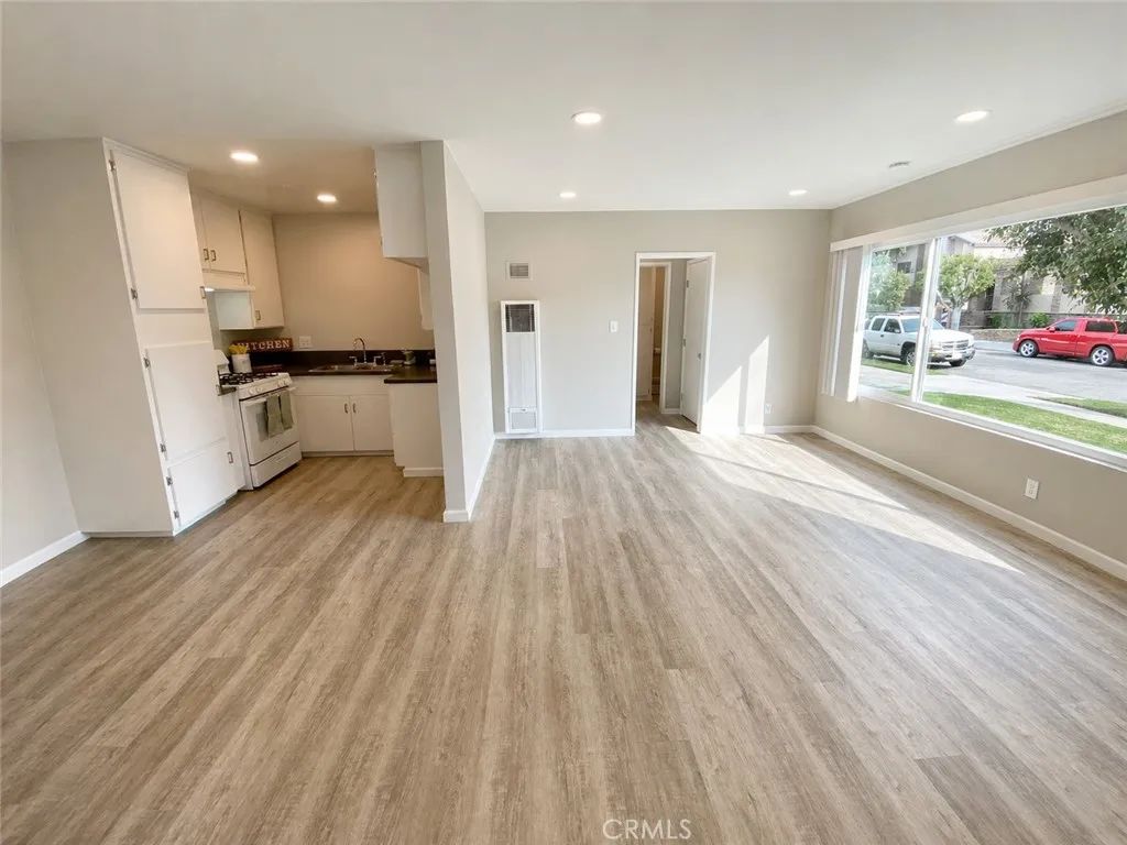 919 E Acacia Avenue E, Glendale, CA 91205
