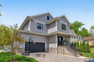 230 Park Avenue, Teaneck, NJ 07666