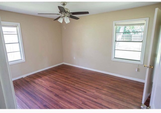 117 Lazy Lane, Lake Jackson, TX 77566