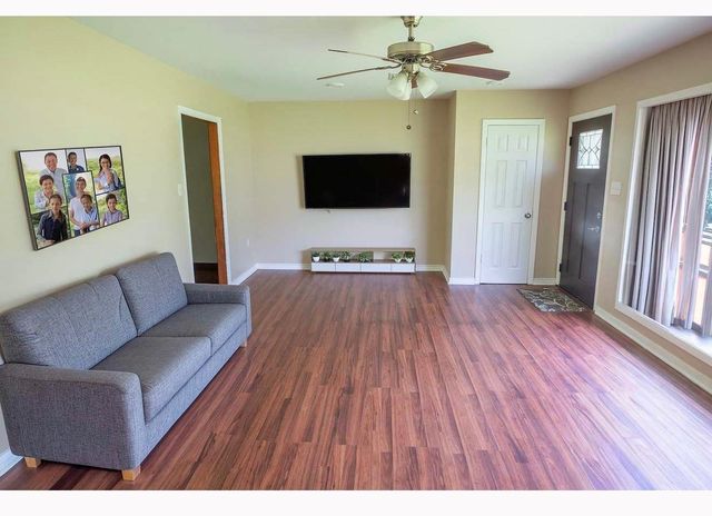 117 Lazy Lane, Lake Jackson, TX 77566