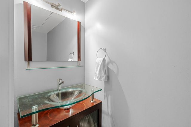 2000 Bagby St Street 13430, Houston, TX 77002