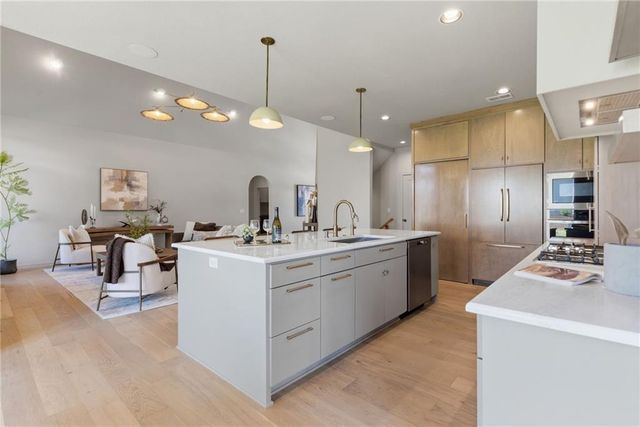 12406 W 170th Terrace, Overland Park, KS 66221