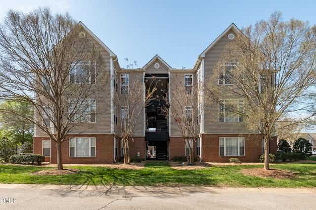 2511 Huntscroft Lane 303, Raleigh, NC 27617
