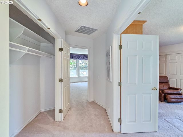 1055 TUKWILA Dr, Woodburn, OR 97071