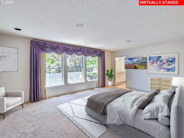1055 TUKWILA Dr, Woodburn, OR 97071