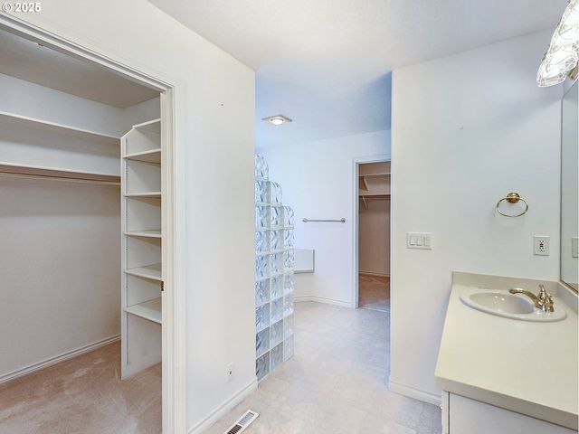 1055 TUKWILA Dr, Woodburn, OR 97071