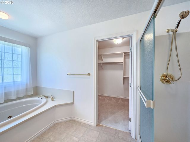 1055 TUKWILA Dr, Woodburn, OR 97071