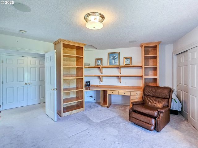 1055 TUKWILA Dr, Woodburn, OR 97071