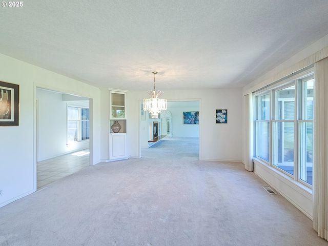 1055 TUKWILA Dr, Woodburn, OR 97071