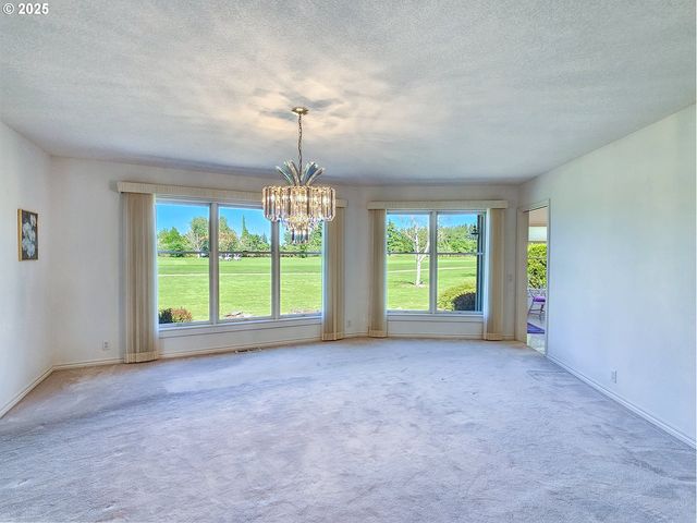 1055 TUKWILA Dr, Woodburn, OR 97071