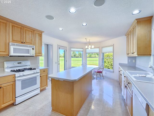 1055 TUKWILA Dr, Woodburn, OR 97071