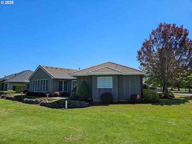 1055 TUKWILA Dr, Woodburn, OR 97071