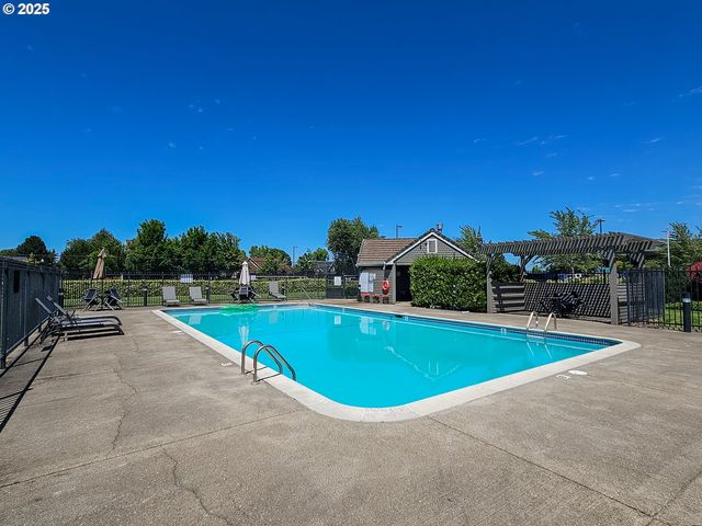 1055 TUKWILA Dr, Woodburn, OR 97071