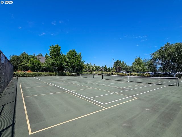 1055 TUKWILA Dr, Woodburn, OR 97071