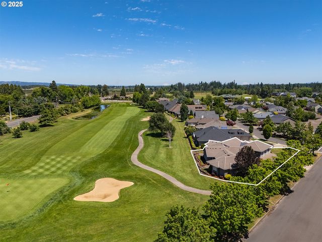 1055 TUKWILA Dr, Woodburn, OR 97071