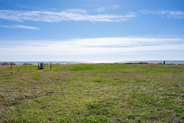 975 Marjorie, Gilchrist, TX 77617