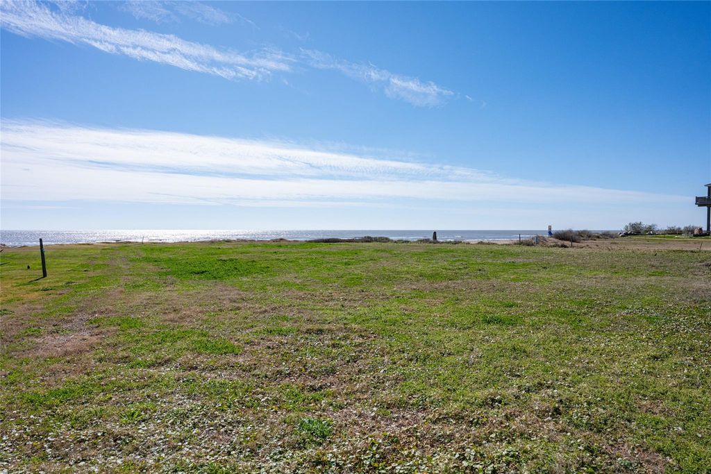 975 Marjorie, Gilchrist, TX 77617