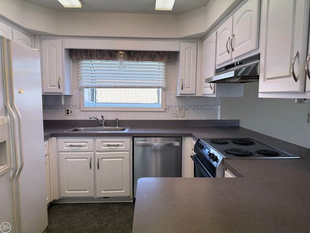 3746 Lancaster Drive, Sterling Heights, MI 48310