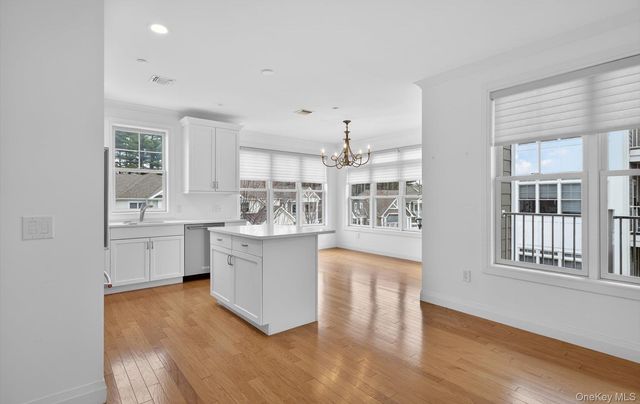 31201 Spruce Pond Circle, Plainview, NY 11803