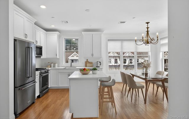 31201 Spruce Pond Circle, Plainview, NY 11803