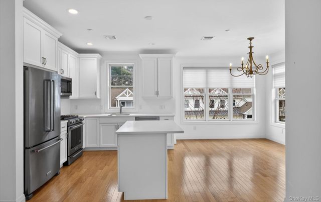 31201 Spruce Pond Circle, Plainview, NY 11803