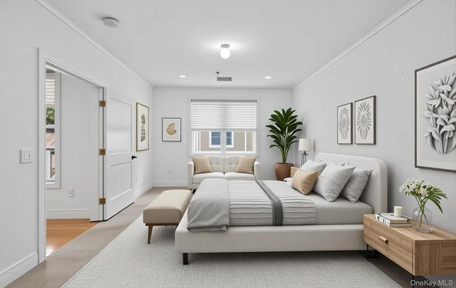 31201 Spruce Pond Circle, Plainview, NY 11803