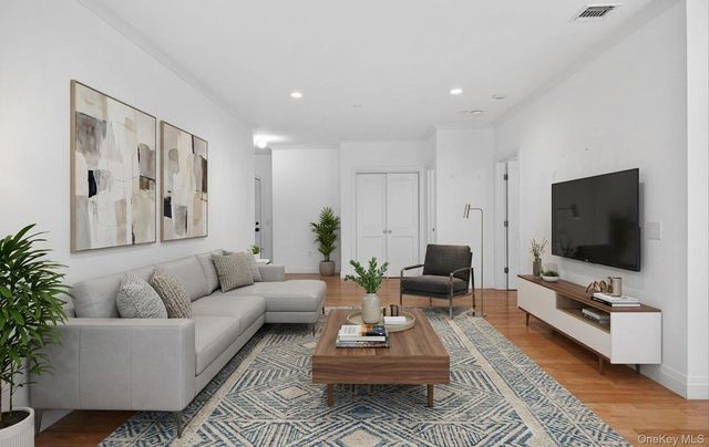 31201 Spruce Pond Circle, Plainview, NY 11803