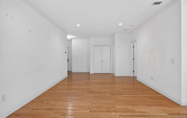 31201 Spruce Pond Circle, Plainview, NY 11803